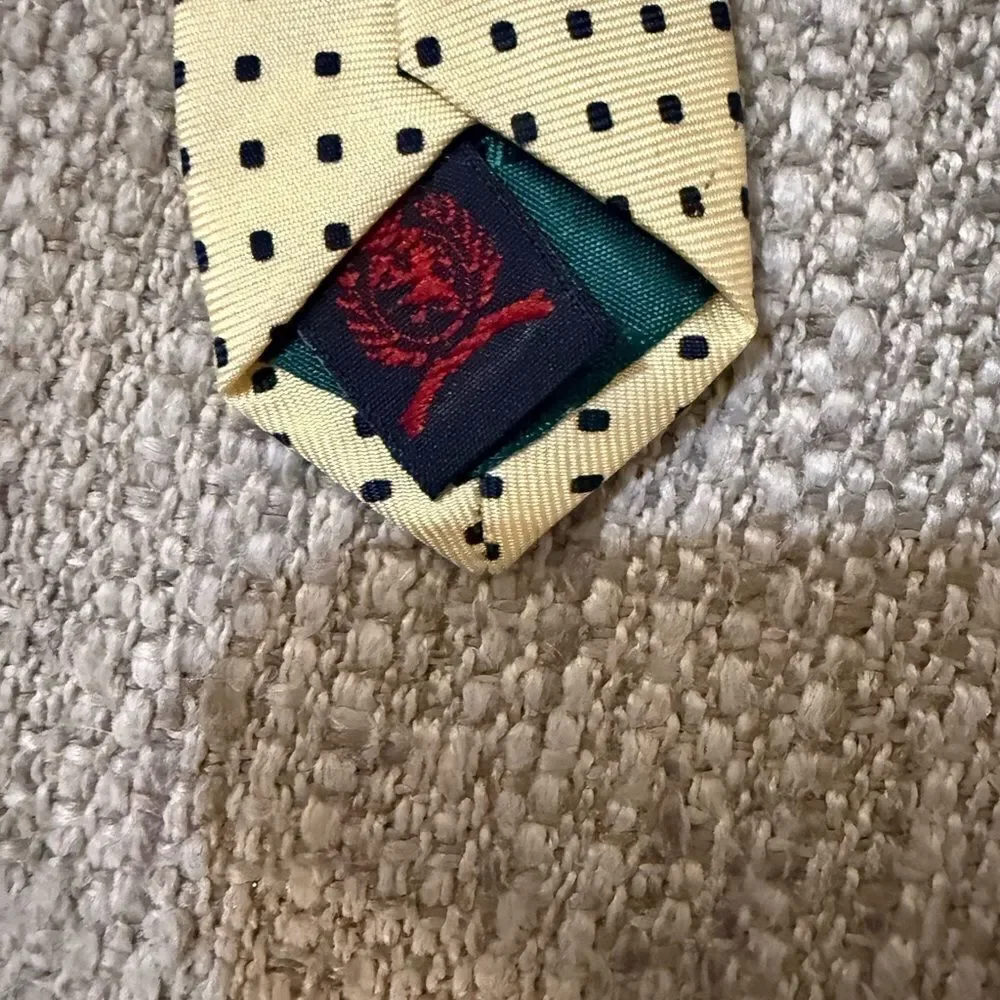 Tommy Hilfiger pale yellow 100% silk mens’ tie